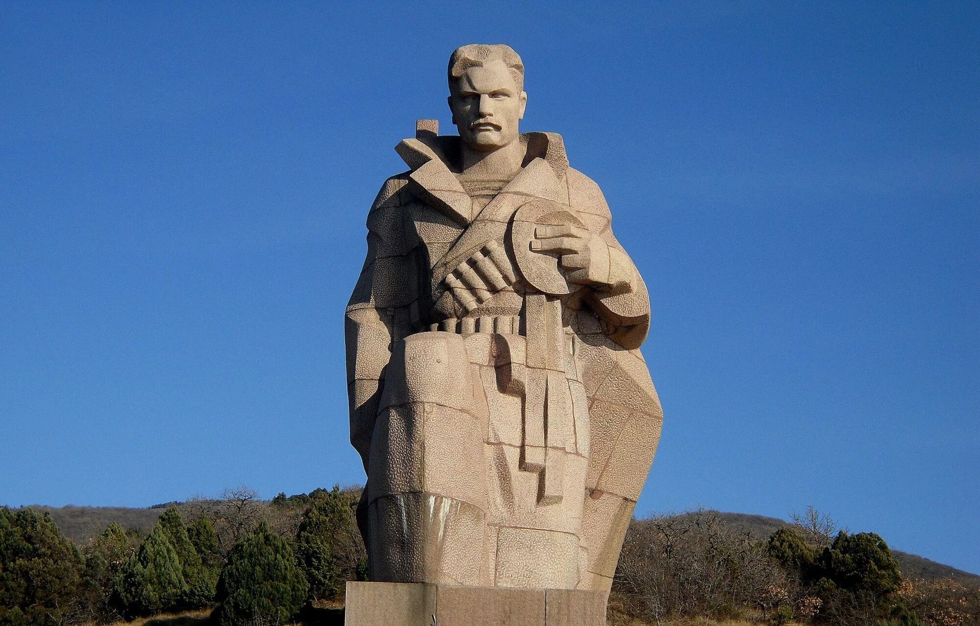 Памятник матросам новороссийск. Новороссийск памятник морякам. Памятник морякам революции в новороссийске. Неизвестный солдат новороссийск. Памятник матросам новороссийск.
