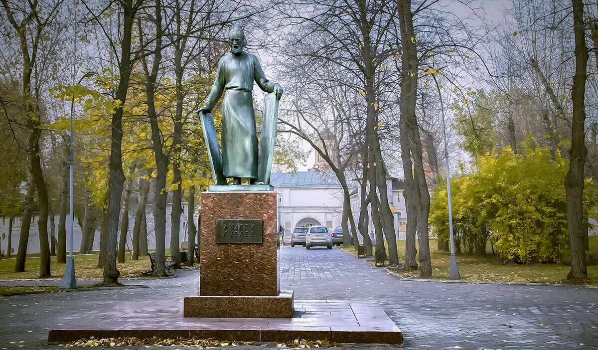 Памятник созданный андреем рублевым. Памятник андрею рублёву (москва). памятник андрея рублева в москве. памятник андрею рублеву в спасо-андрониковом монастыре.