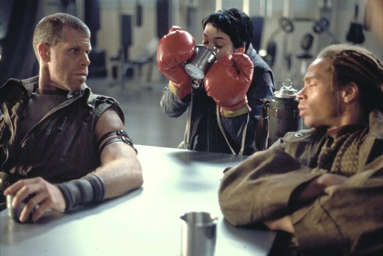 Чужой 4 воскрешение вайнона райдер. Чужой воскрешение 1997 женщина. Чужие 4 дата выхода. Чужой 4 сигурни уивер и чужой. Чужой воскрешение 1997 сигурни.