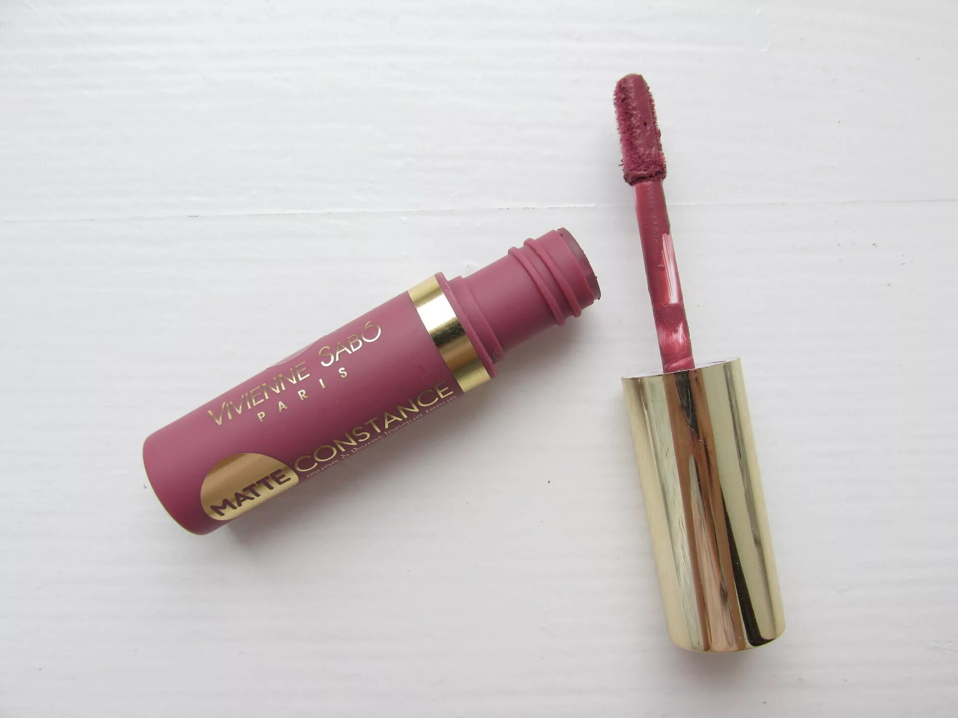 вивьен сабо помада свотчи. помада вивьен сабо констанс. помада вивьен сабо matte constance. жидкая матовая помада vivienne sabo matte constance. помада вивьен сабо констанс.
