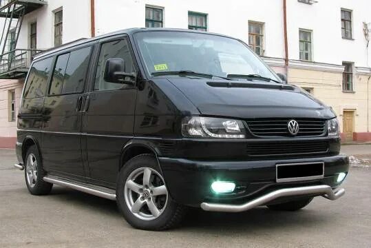 Т4 фольксваген транспортер черный матовый. Volkswagen transporter t4 черный. Фольксваген транспортёр т4 стенс. Фольксваген транспортер т4 каравелла. Т4 фольксваген транспортер черный матовый.
