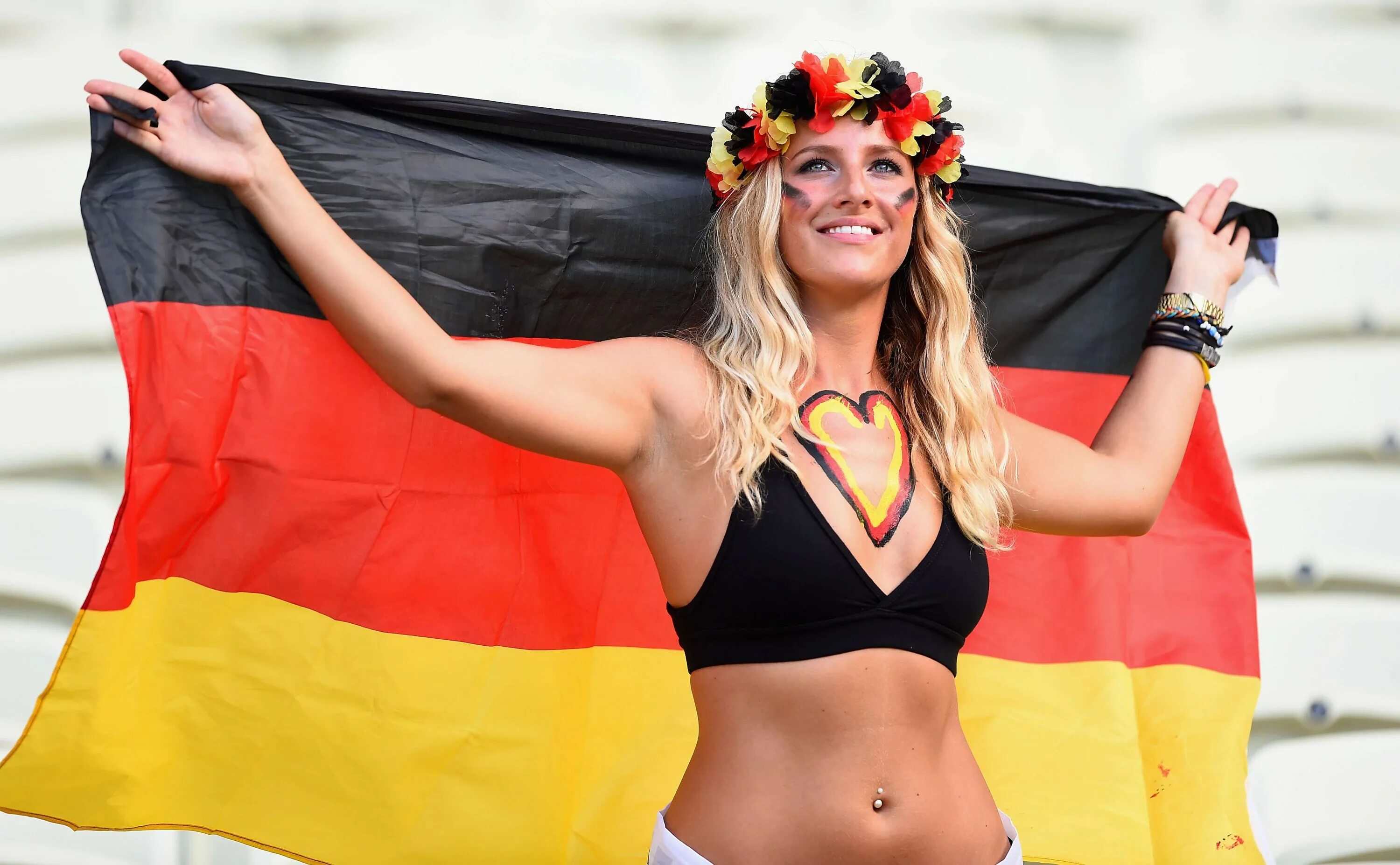 Красивые немецкие женские. Болельщицы сборной Германии. Красивые немки. Немецкие девушки. Красивые девушки Германии.