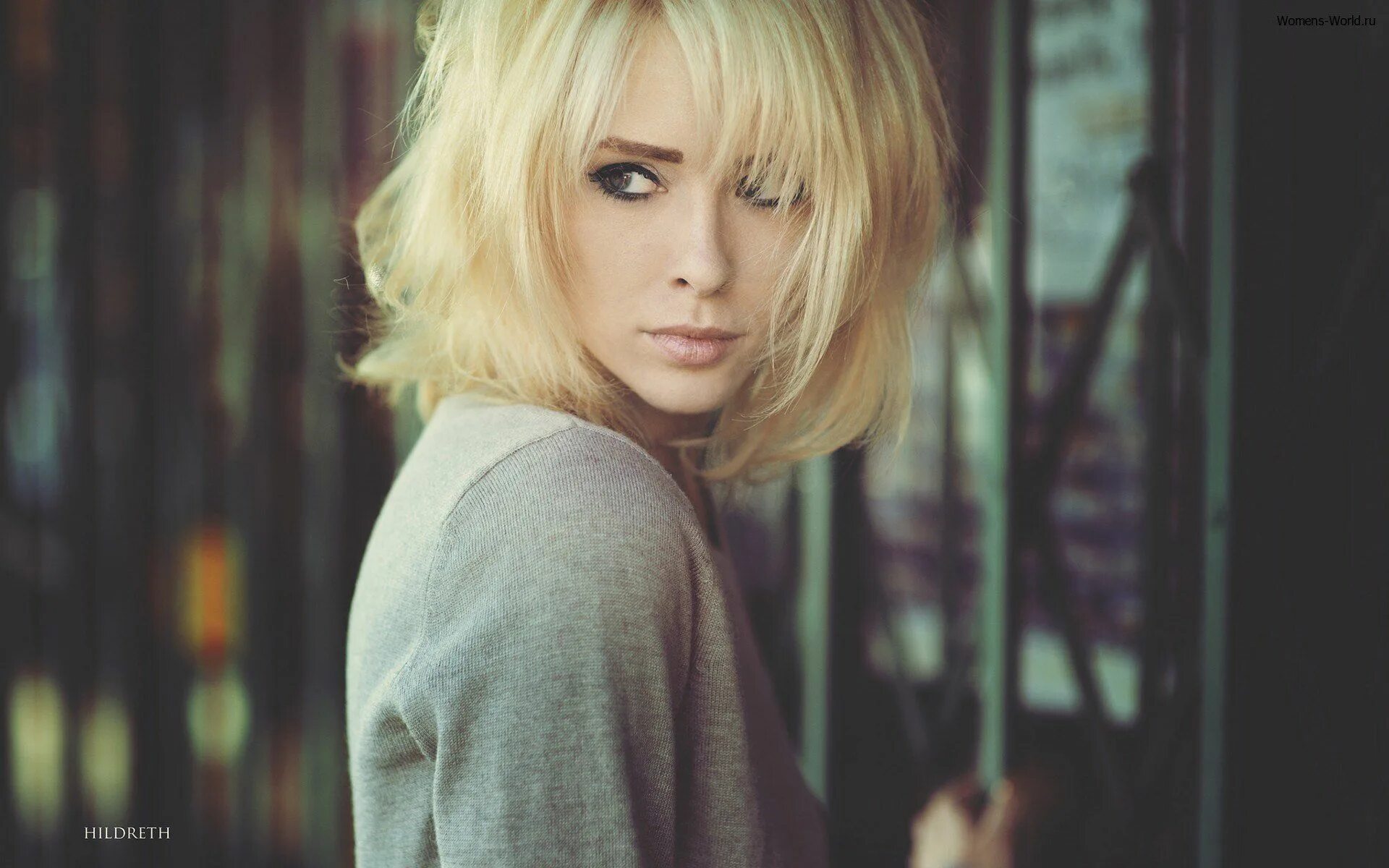 Девушка под каре фото. Алиша нетт. alysha nett блондинка. sue mclaren певица. каре растрепанный боб.