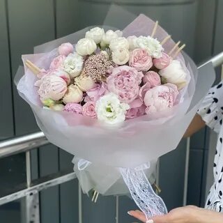 Недорогой букет пионов