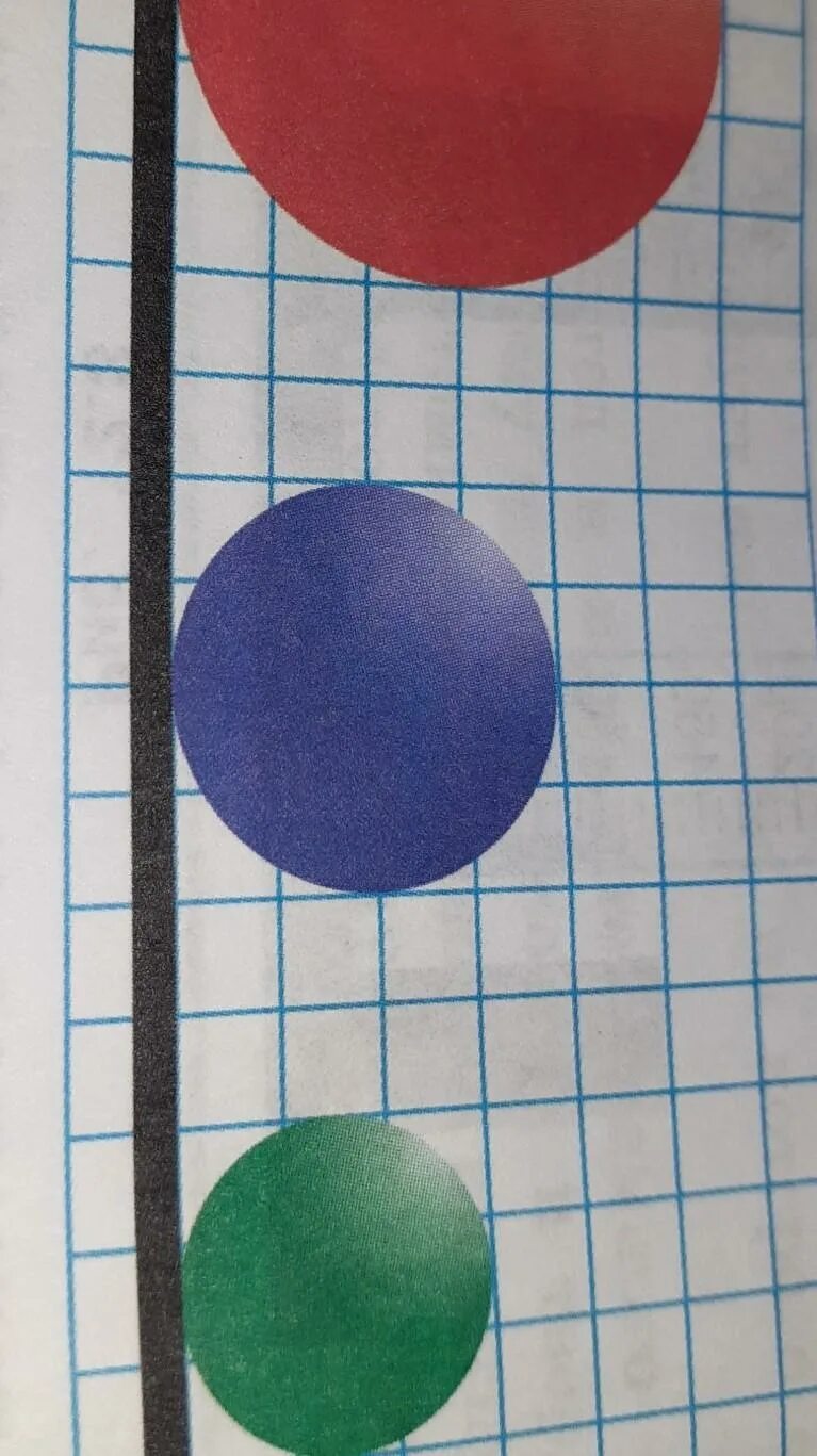 Массы сплошных шаров одинаковы. Шар из одинаковых фигур 1.