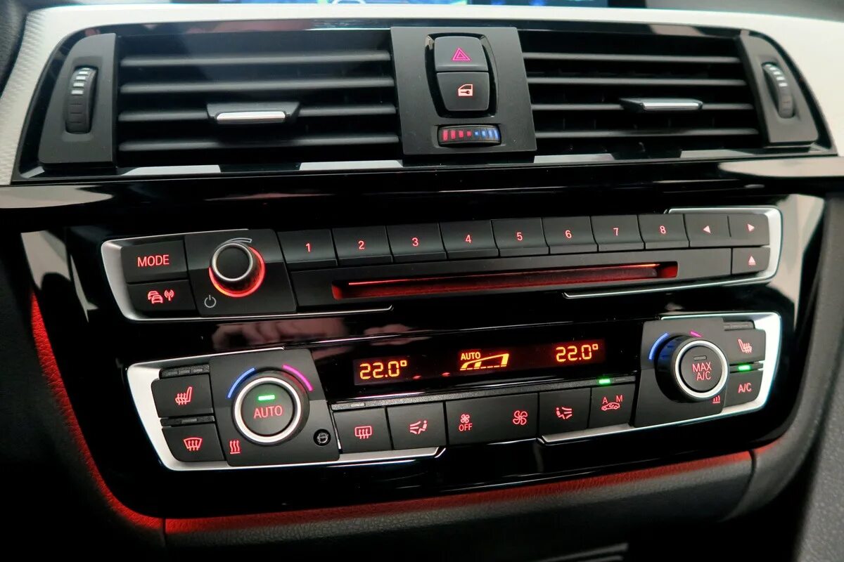 Кнопки управления бмв. Bmw f30 блок климата lci. bmw f30 рамка климата с подсветкой. bmw f30 однозонный климат. бмв х3 ф25 климат.