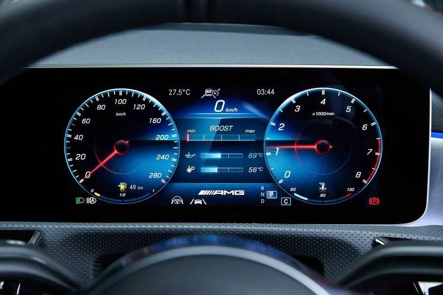 Панель приборов Mercedes-Benz E300 L AMG Line 2016 года выпуска для рынка Китая.