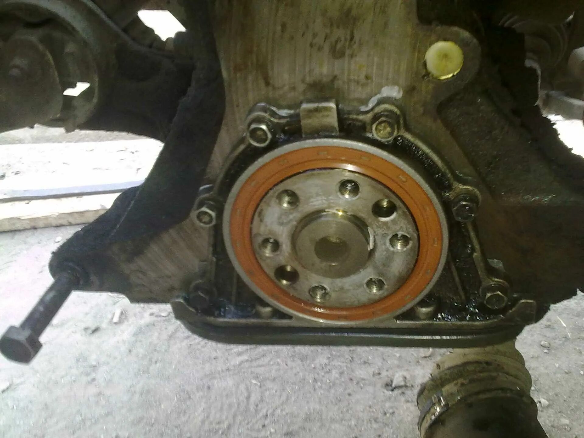 Замена сальника коленвала ваз. Сальник коленвала ваз 2115. Сальник коленвала ваз 2114 8 клапанный. Коренной сальник ваз 2109. Сальник коленвала 2114.