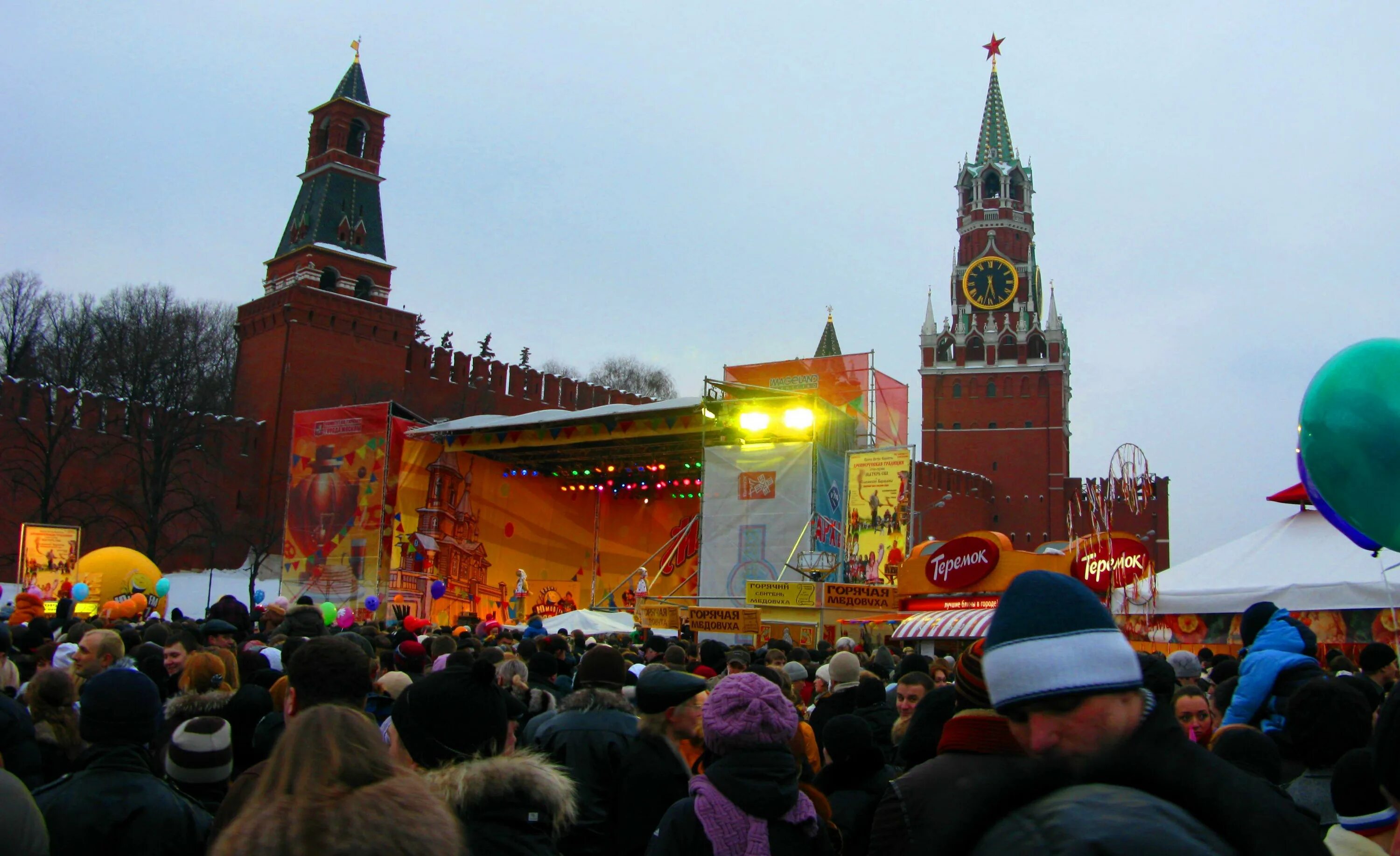 Красная площадь программы. Красная площадь 2000. рынок на красной площади. красная площадь 2004 год. дикий ранок на красной площади.