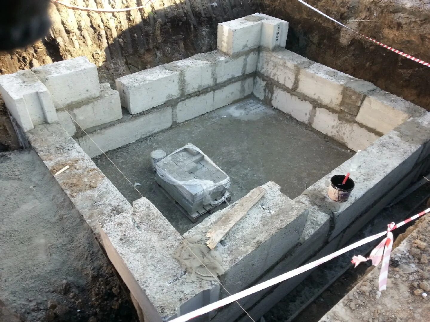 Тепловая камера из фбс. Чертеж тепловая камера 2400х1800. Водопроводная камера из блоков фбс. Тепловая камера из блоков фбс чертеж. Тепловая камера из фбс.