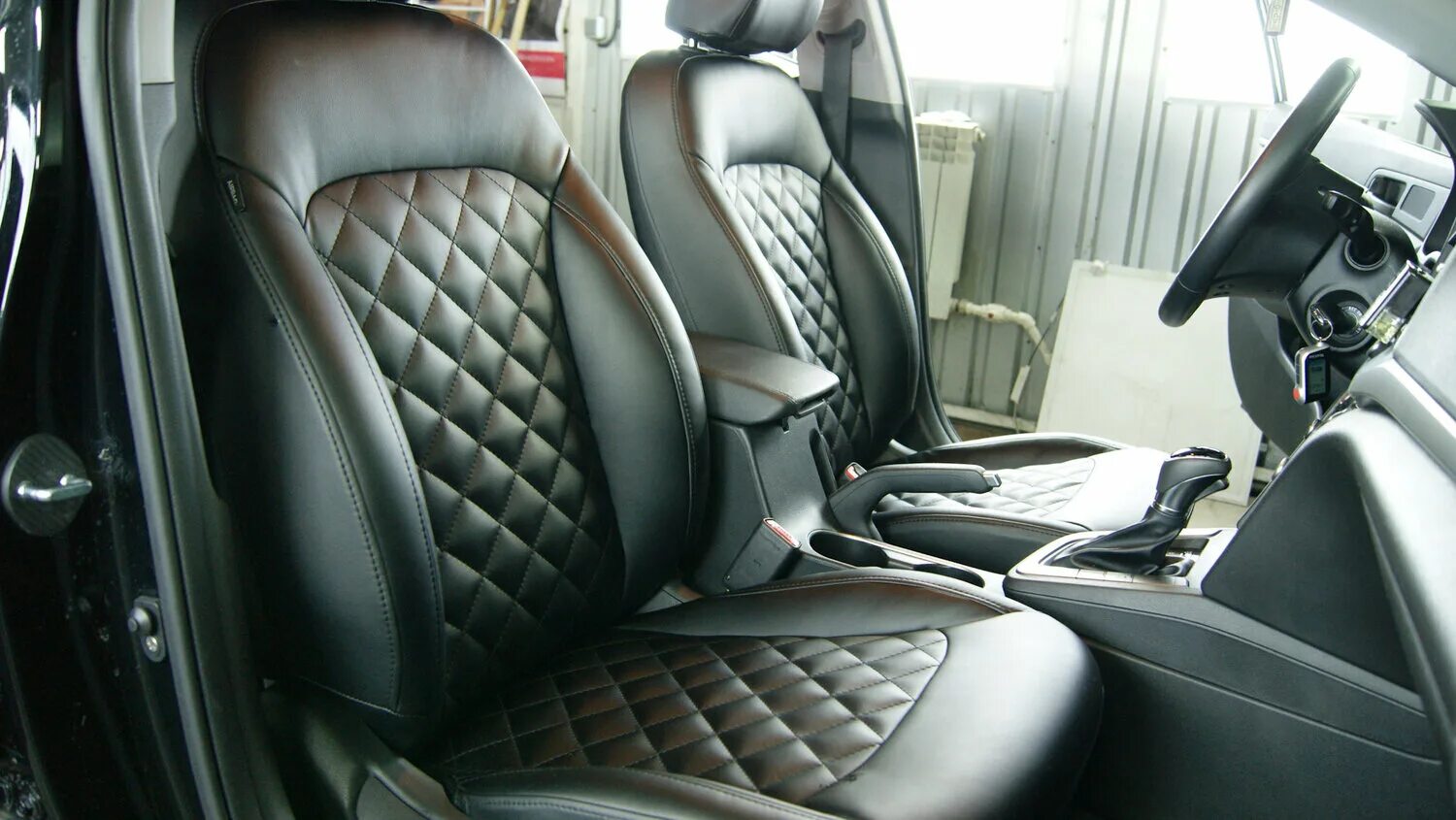 установка авточехлов мемы. авточехол установка. что за крепления у автомобильных чехлов. чехлы ниссан террано 3. крепления для авточехлов.