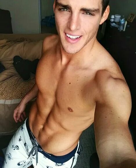 Фото парня 18 домашние