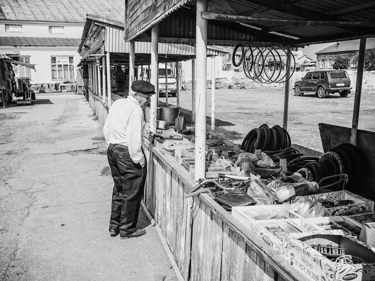 Что рынок давал городу. Колхозный рынок Бухара. Колхозный рынок Калининска Саратовской. Колхозный рынок после войны 1941-1945. Колхозный рынок Евпатория.