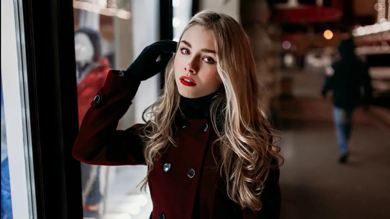 Алиса красивых девчонок. Алиса тарасенко. девушка в пальто обои. группа в пальто.