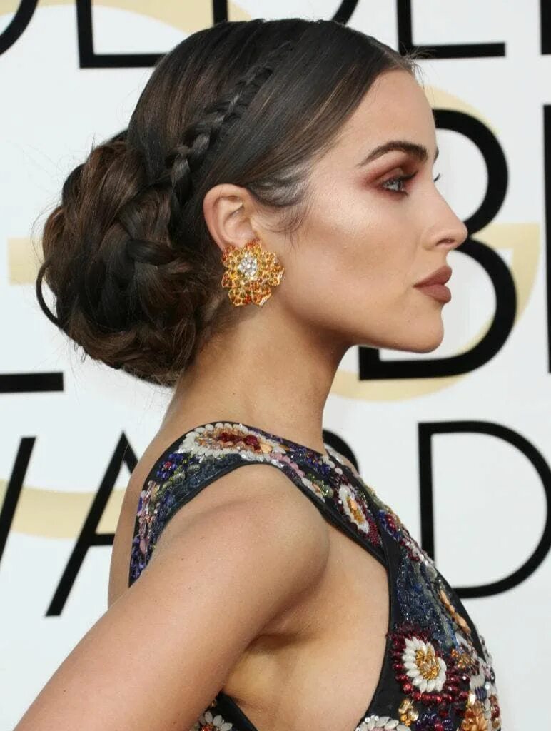 7 причесок с Недели моды в Париже Runway hair, Sleek hairstyles, Medium hair sty