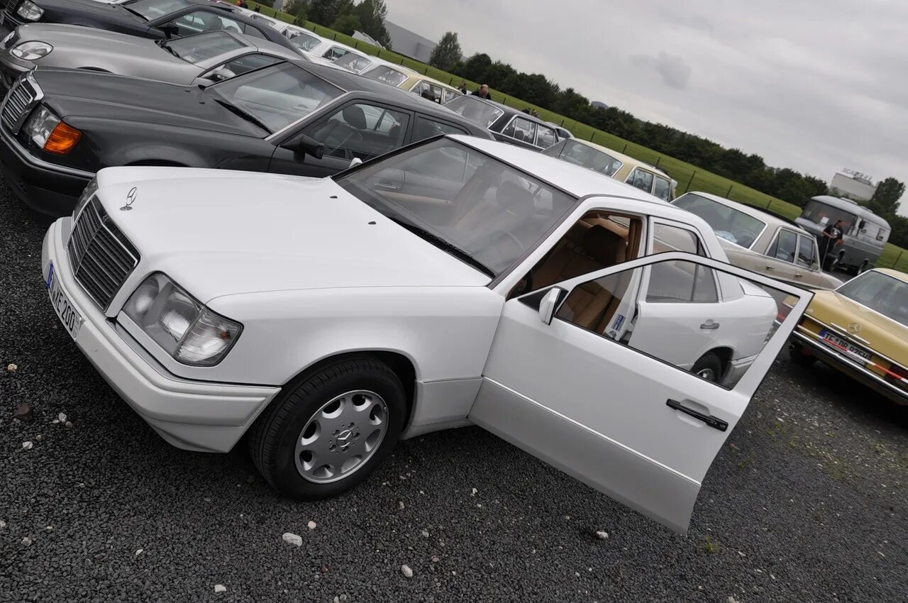 Купить мерседес 124 с пробегом. Mercedes w124 белый. Мерседес 124 кузов белый. Мерс 124 белый. W124 White.