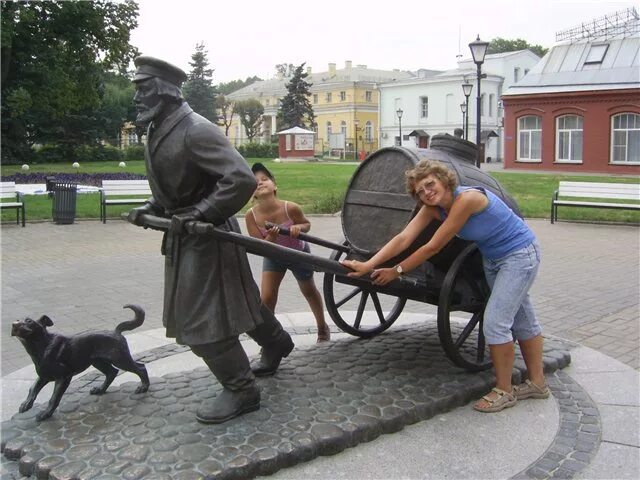 Почему воду возят. На обиженных воду возят. Фото на обиженных воду возят. На обиженных воду возят смысл картинки. На сердитых воду возят.