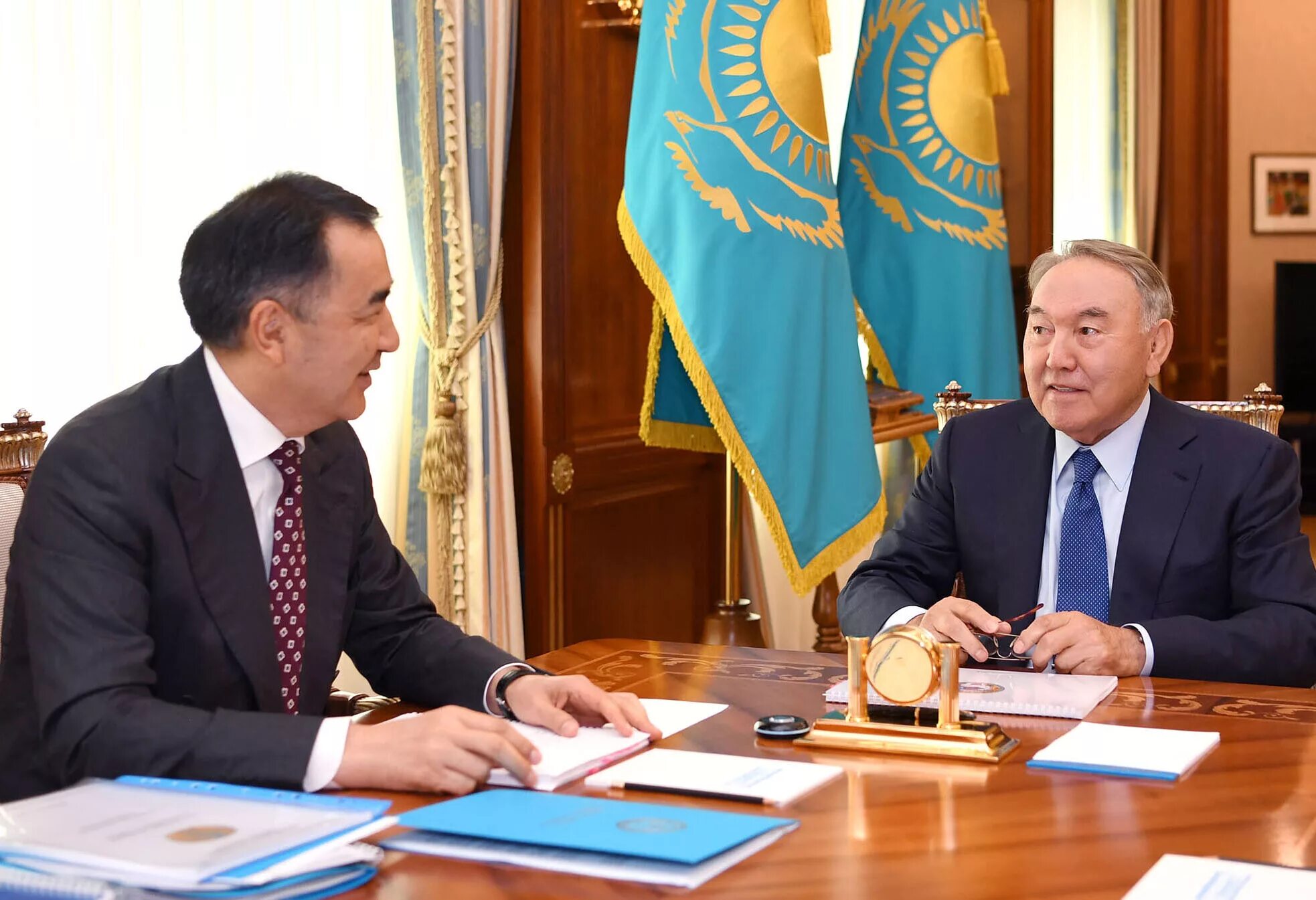 Назарбаев нурсултан биография. Нурсултан назарбаев. президент казахстана назарбаев. президент рк нурсултан назарбаев. нурсултан назарбаев 1992.