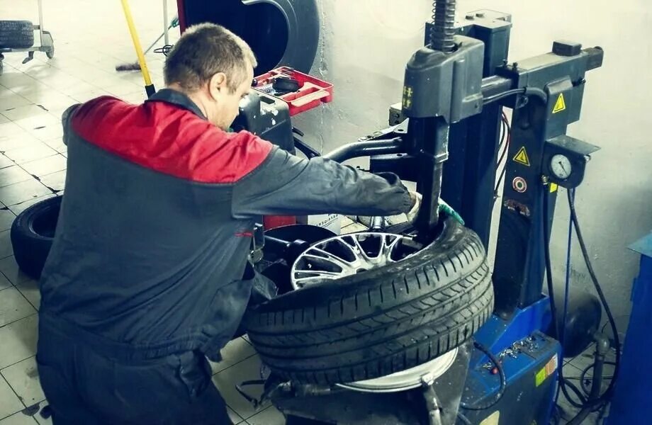 Service шиномонтаж. Шиномонтаж r17. Шиномонтажный сервис. Шиномонтаж шины. Шиномонтаж шины.