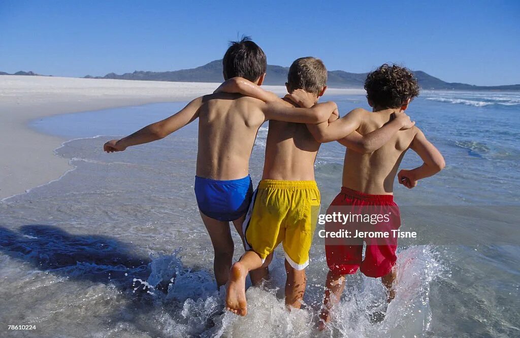 Санд бич бойз. Мальчик прыгает в бассейн. Ocean boy стенд. Holiday boy океаны. Мальчик и океан.
