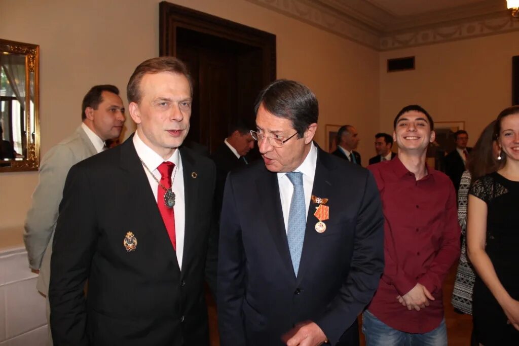 Посольство россии на кипре. Сайте посольства кипра в москве. Старинные здания посольства москве. Генеральное консульство кипра в спб. Поварская 9 посольство кипра.