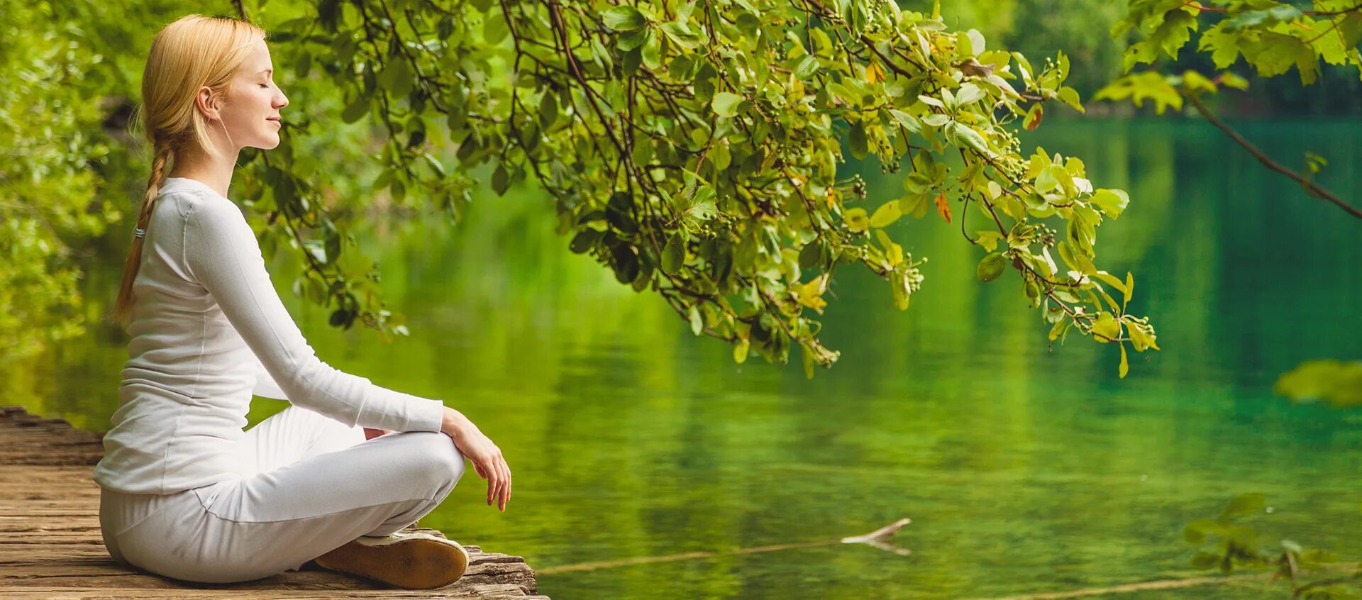 Аффирмации для повышения самооценки. Море релаксация. Девушка йога. Медитация лонг тонг. Пранаяма.