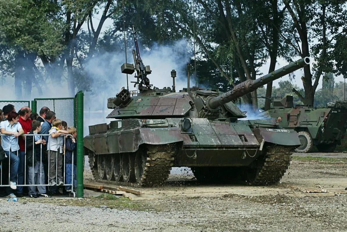 Танков m 55s. Модернизированный в Словении т-55. M55s Tank. Т-55s Словения. Танк м55s Словения.