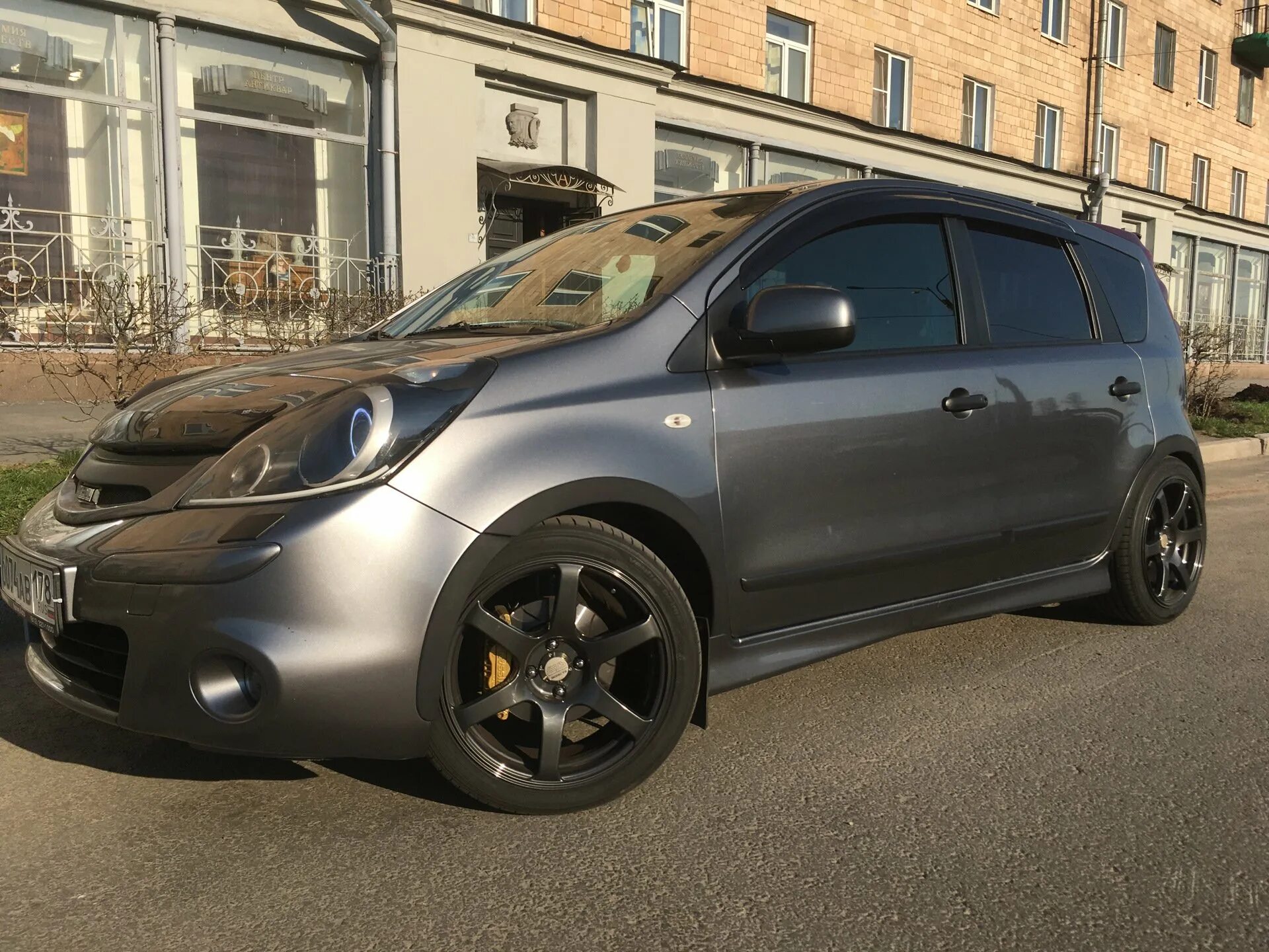 Диски ноут. Nissan Note 2011 1.6. Nissan Note r17. Nissan Note r16. Nissan Note 2008 Tuning.