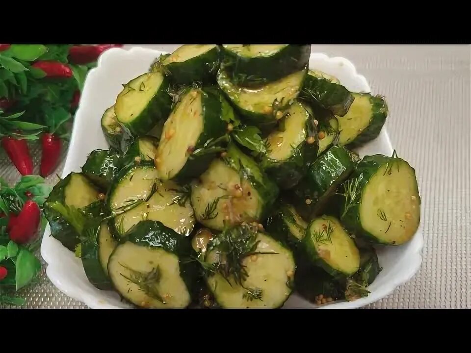 На кухне у любани закуски из огурцов. Закуска из огурцов на праздничный стол. Огурцы малосольные с чесноком и укропом в рассоле. Заготовки на зиму. Закуска из свежих огурцов.