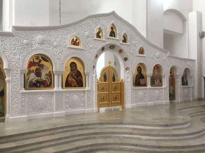 Церковь новомучеников в строгино. Иконостас храма новомучеников в сретенском монастыре. иконостас храма новомучеников в строгино. храм новомучеников сретенского монастыря иконостас. храм новомучеников в строгино внутри.
