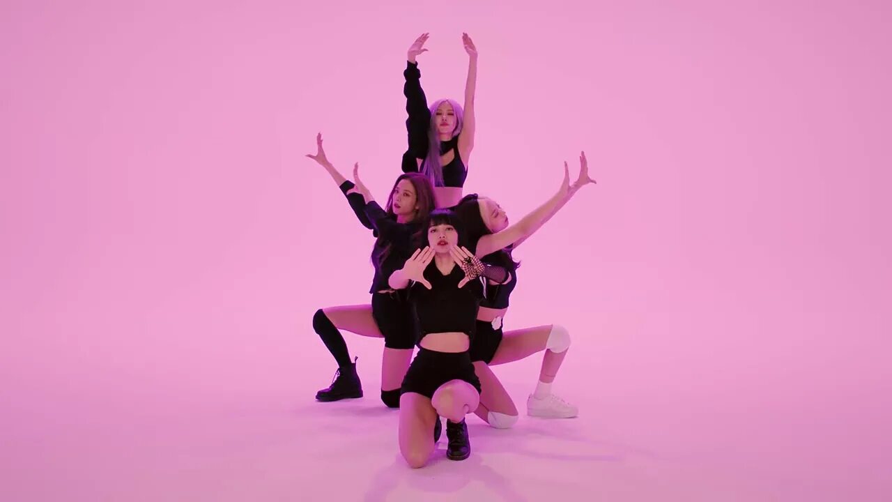 Блэк пинк квинка танец. Blackpink танцы. лиса блэк пинк дэнс. blackpink 2025. blackpink танцы 2025.