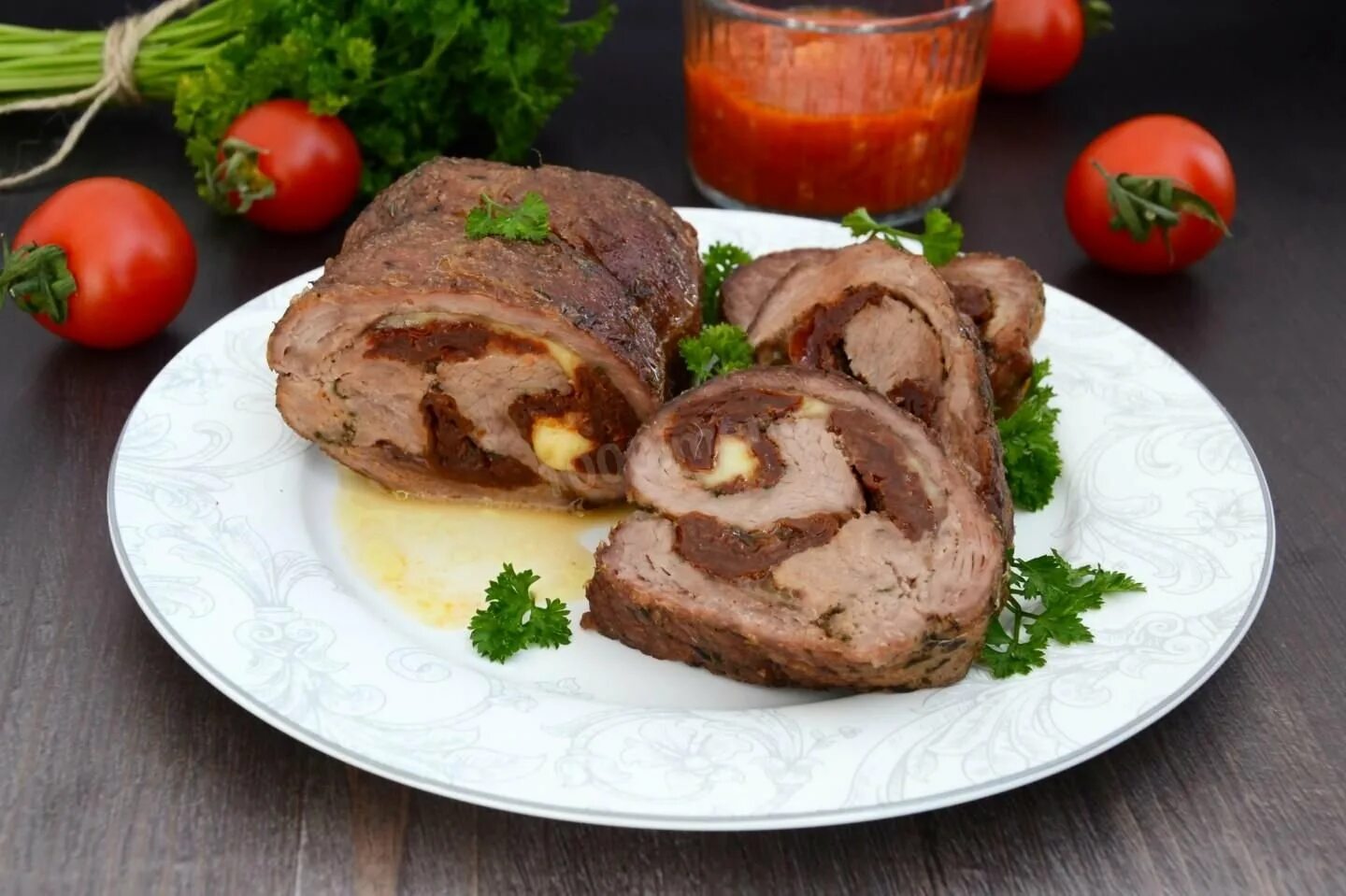 Мясные рецепты фото. Жаркое рулет из говядины с грибами. Рулет мясной говяжий. Мясной рулет из говядины. Рулет из говяжьей вырезки.