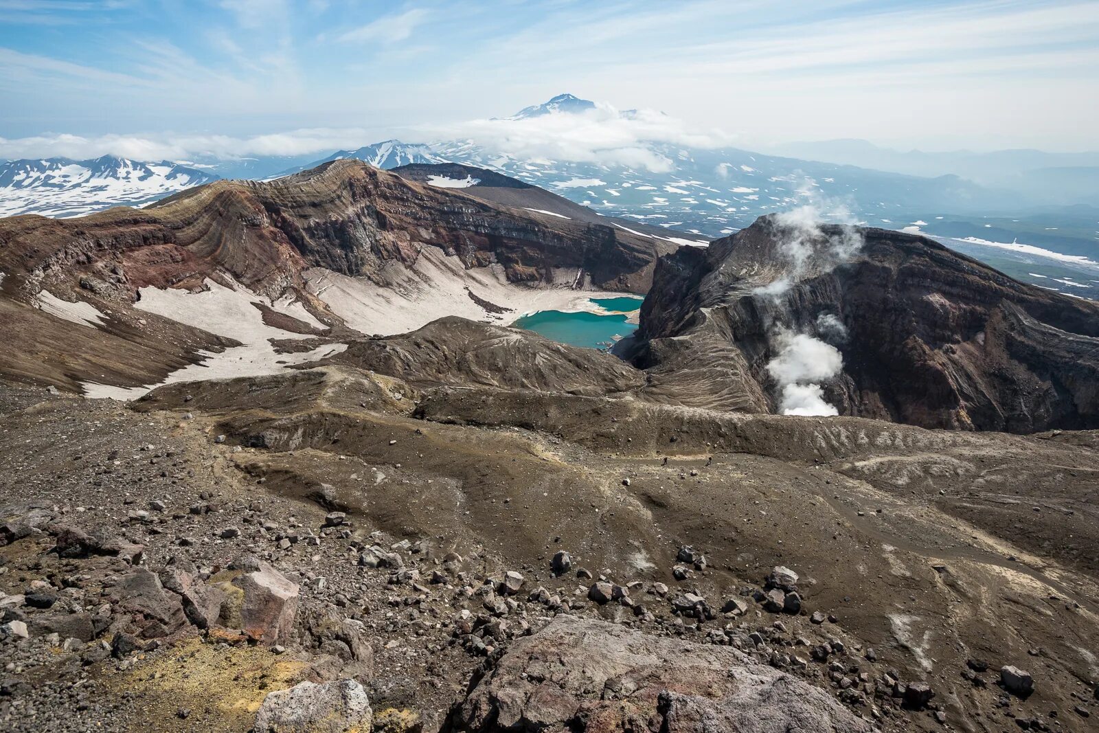 Толбачик вулкан лавовые поля. Плато вулкана. Вулкан толбачик камчатка. Лавовое плато толбачик. Вулканы камчатки мутновский вилючинский.