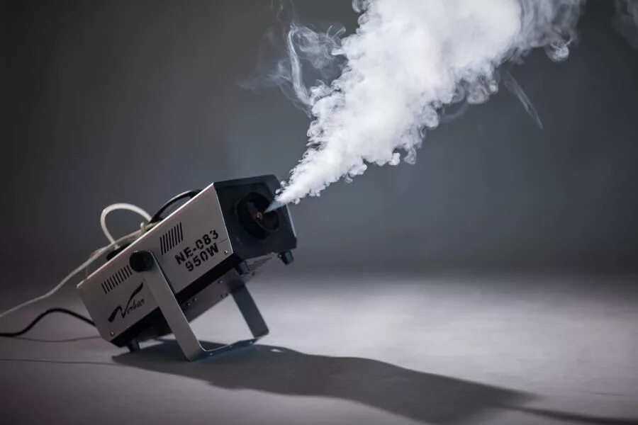 тяжелый дым аппарат. установка дыма. дымовые датчики пожарной сигнализации. пожарные извещатели на грильято. размещение пожарных извещателей за подвесным потолком.