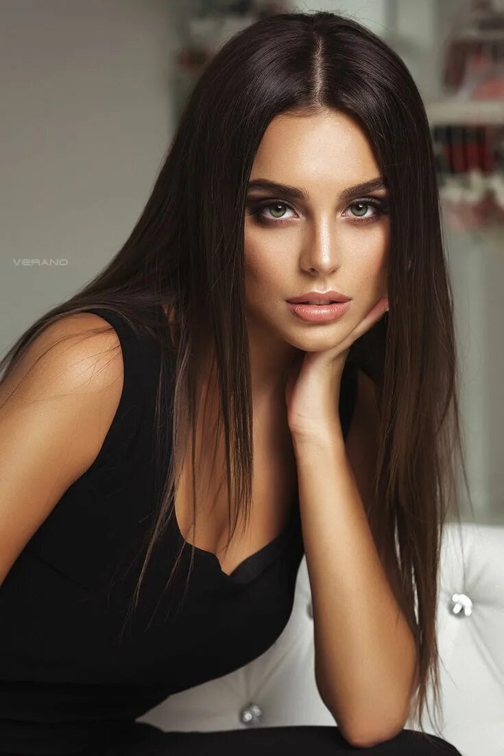 Лая Бернелл. Perfect brunettes