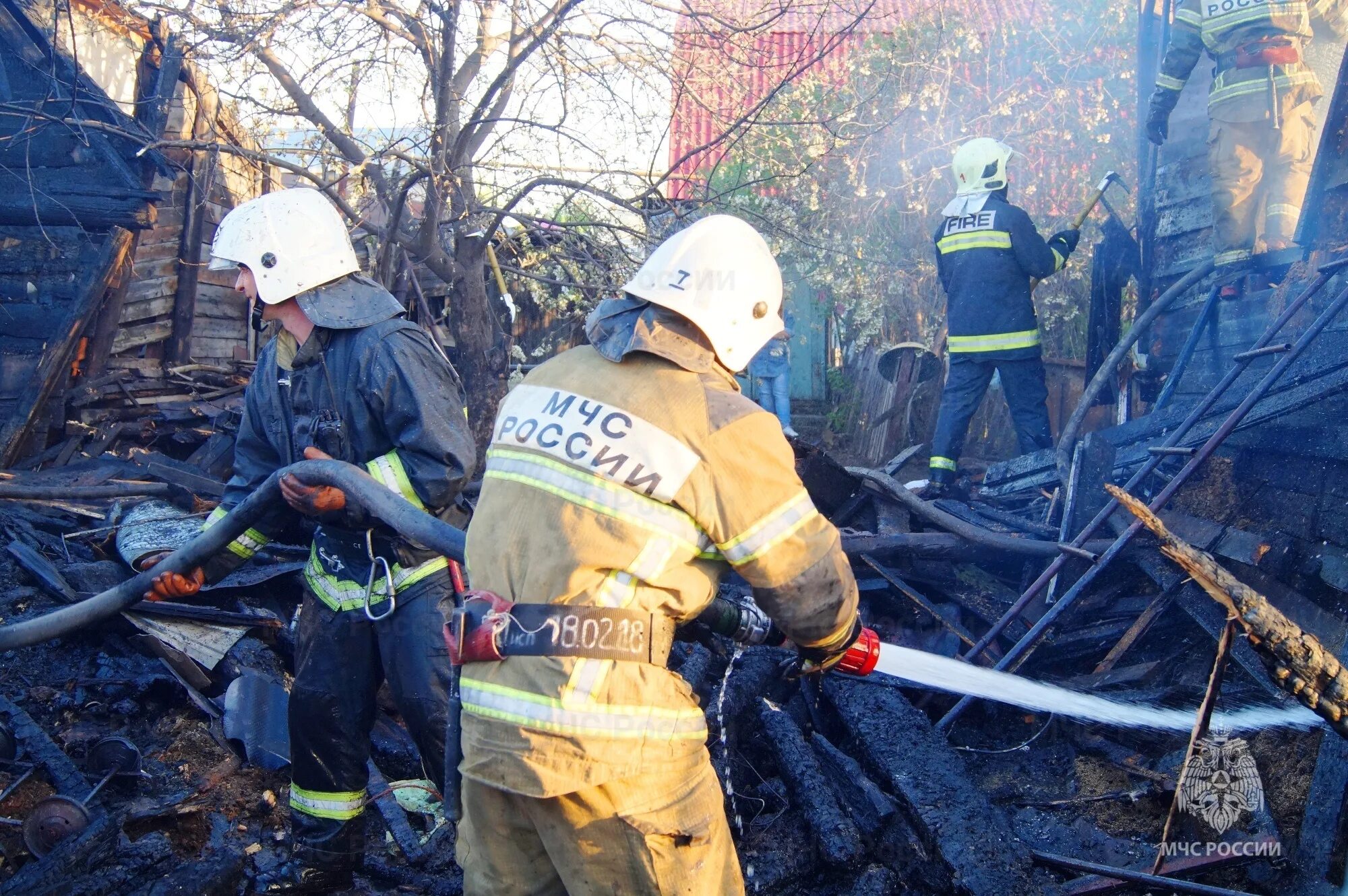 Пожар в иглино сегодня. Мальчик с мальчиком впервые. Пожар пострадали дети. Пожар пострадали дети. Пожар в доме.