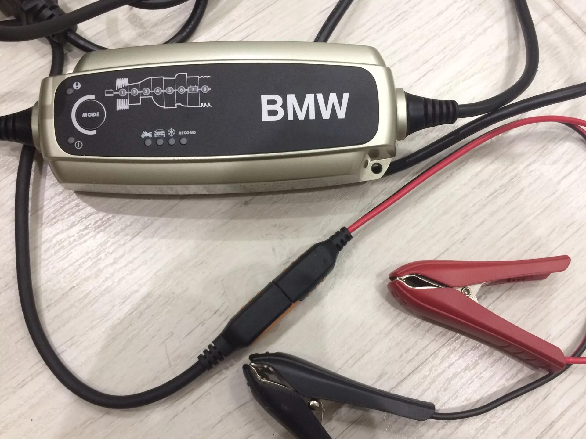 Зарядка аккумулятора baseus. 61432408592 bmw зарядное устройство. bmw зарядное устройство для акб. оригинальное зарядное устройство bmw battery charger 5.0a 61432408592. зарядка аккумулятора бмв e84.