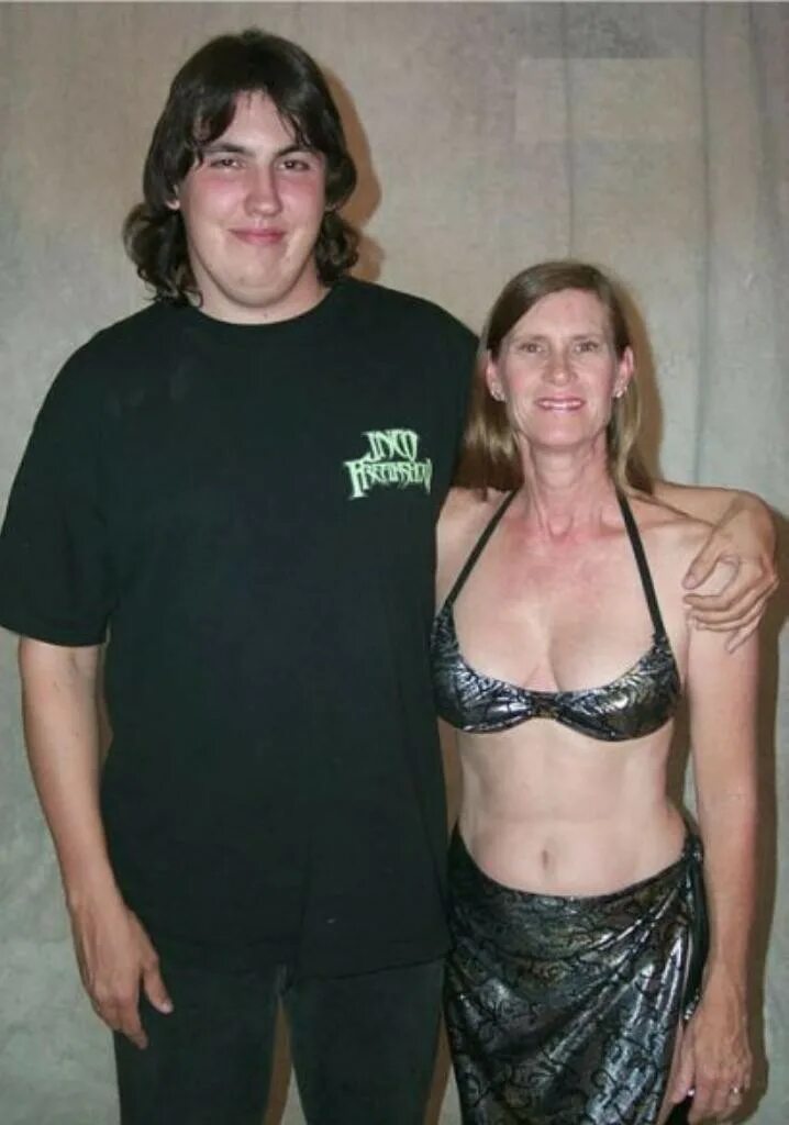 Homemade mother son sons. Мать реал. real mother real son. настоящее кровосмешение. инцест любительское фото.