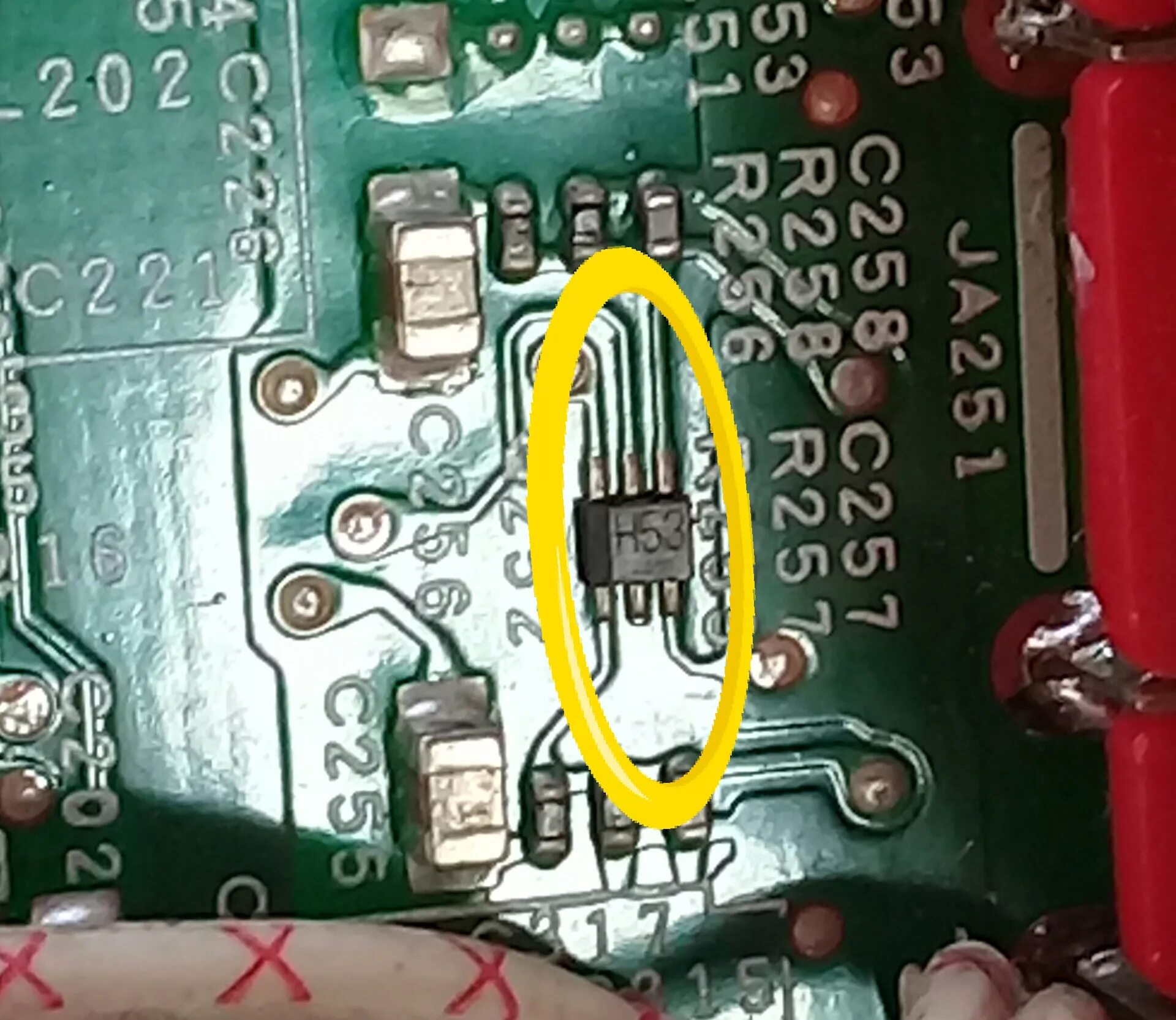 Предохранитель звука в магнитоле пионер. Rca выход на сабвуфер в магнитоле. Магнитола пионер выходы рса на усилитель. Предохранитель пионер deh-p88 2. Предохранитель рца в магнитоле.