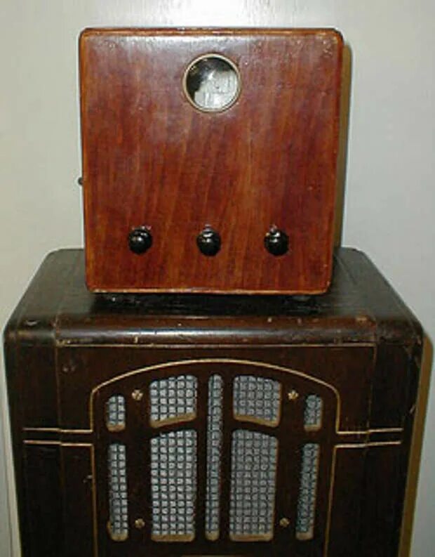 Первый Советский телевизор б-2. Телевизор б 2 СССР. Телевизор 1931 года. Телевизор 1935 года. Телевизор 30 годов