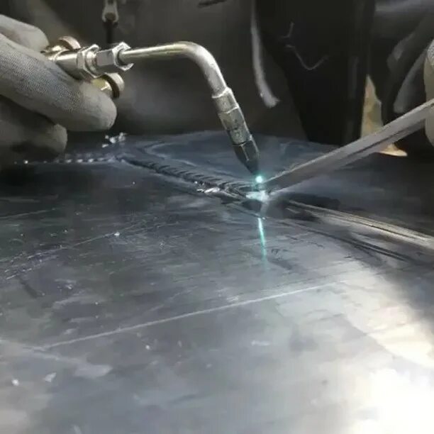 пайка алюминия паяльником оловом. пайка алюминия оловом. алюминиевый припой. паять алюминий. пайка алюминия паяльником оловом.