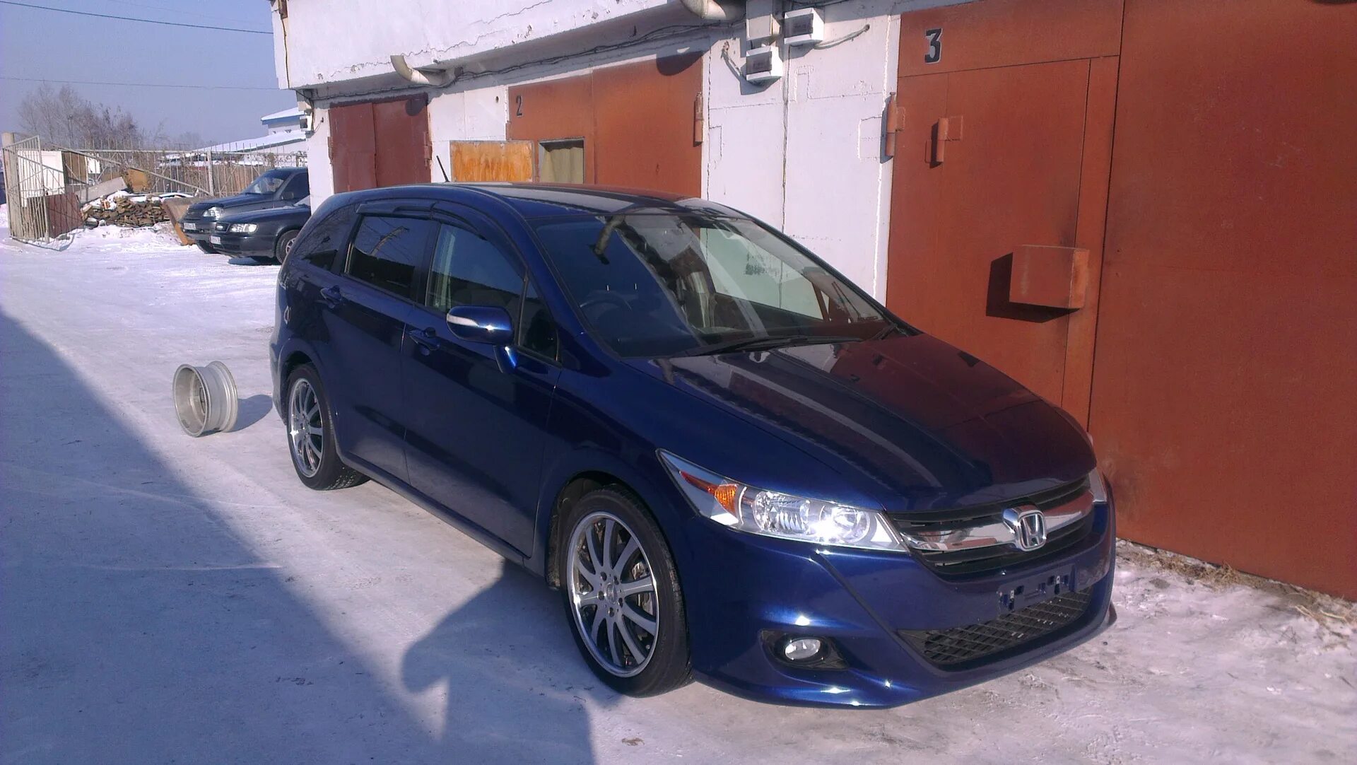 Запчасти хонда стрим. Honda Stream 2008. Honda Stream 1.8. Honda Stream 235 45 18. Хонда стрим 2008 синий.