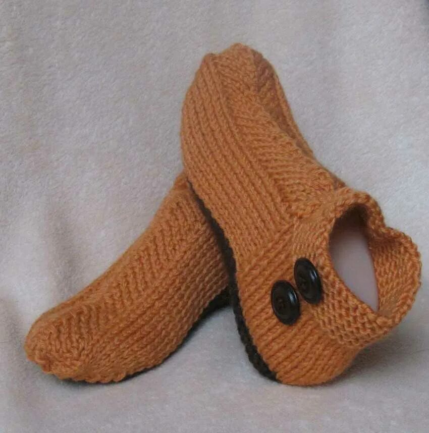 Тапочки следочки таши деркач. Тапочки-следки «вязание by nadine». Вязаные следки. Тапочки следочки. Вязаные тапки спицами.