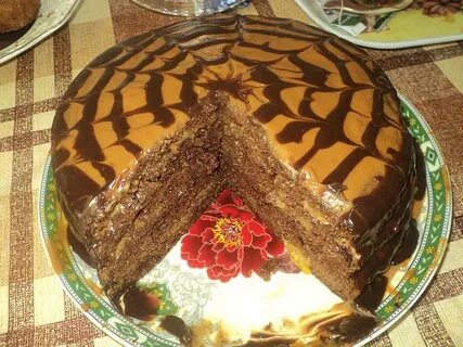 Торт с вареной сгущенкой и сметаной