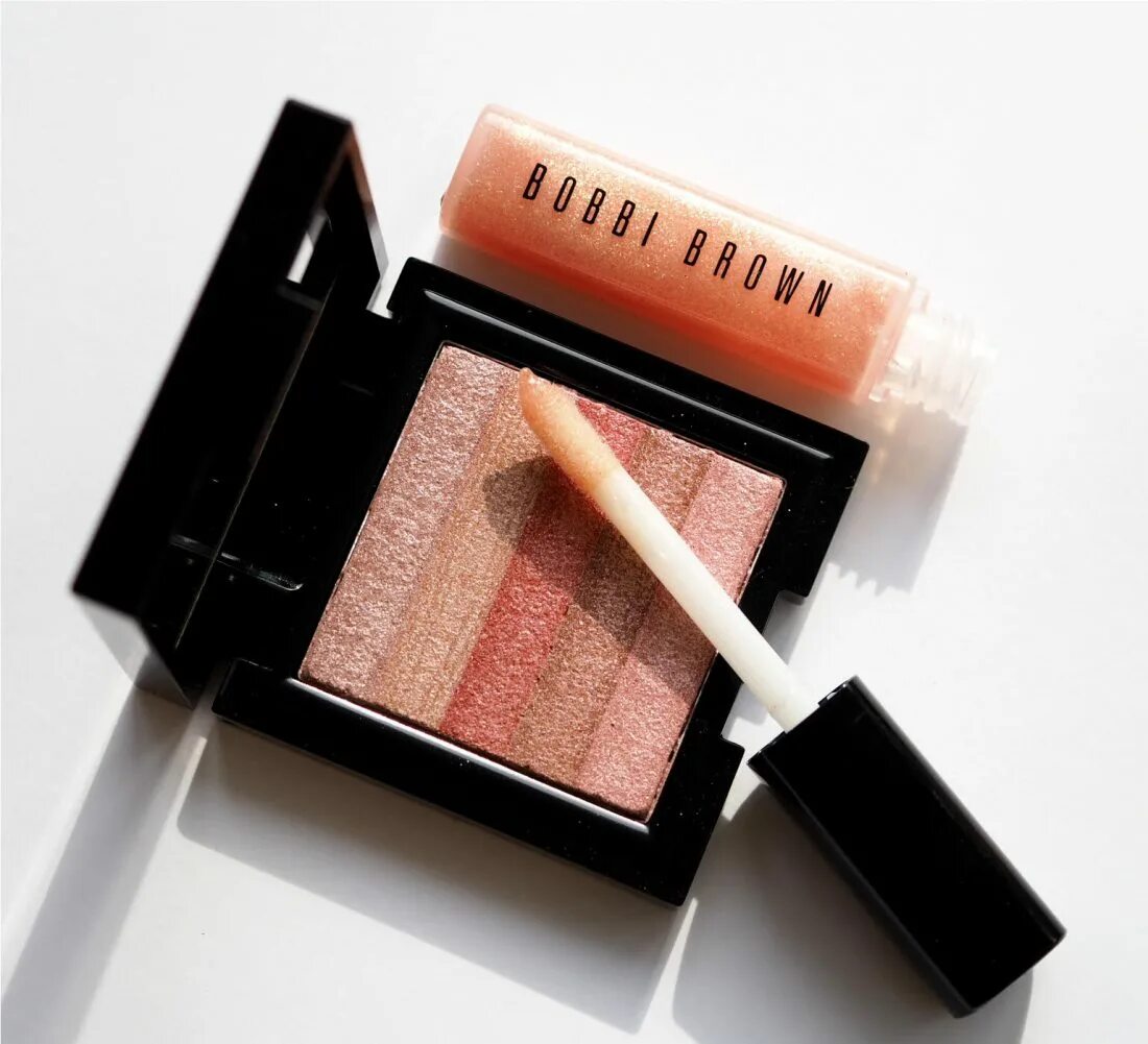 Brown косметика. Bobbi Brown. Бобби Браун Мунстоне. Бобби Браун косметика. Bobbi Brown highlighting Powder свотчи.