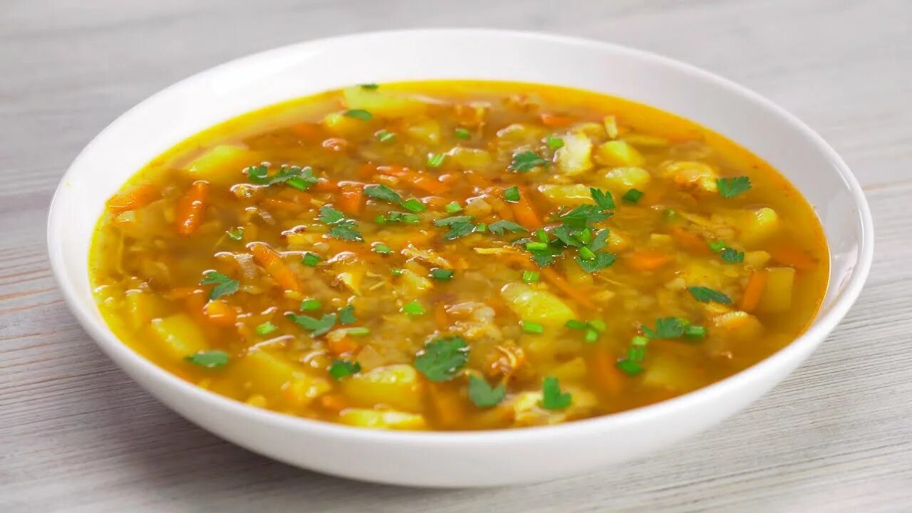 15 супов с копченой курицей, которые сделают обед незабываемым