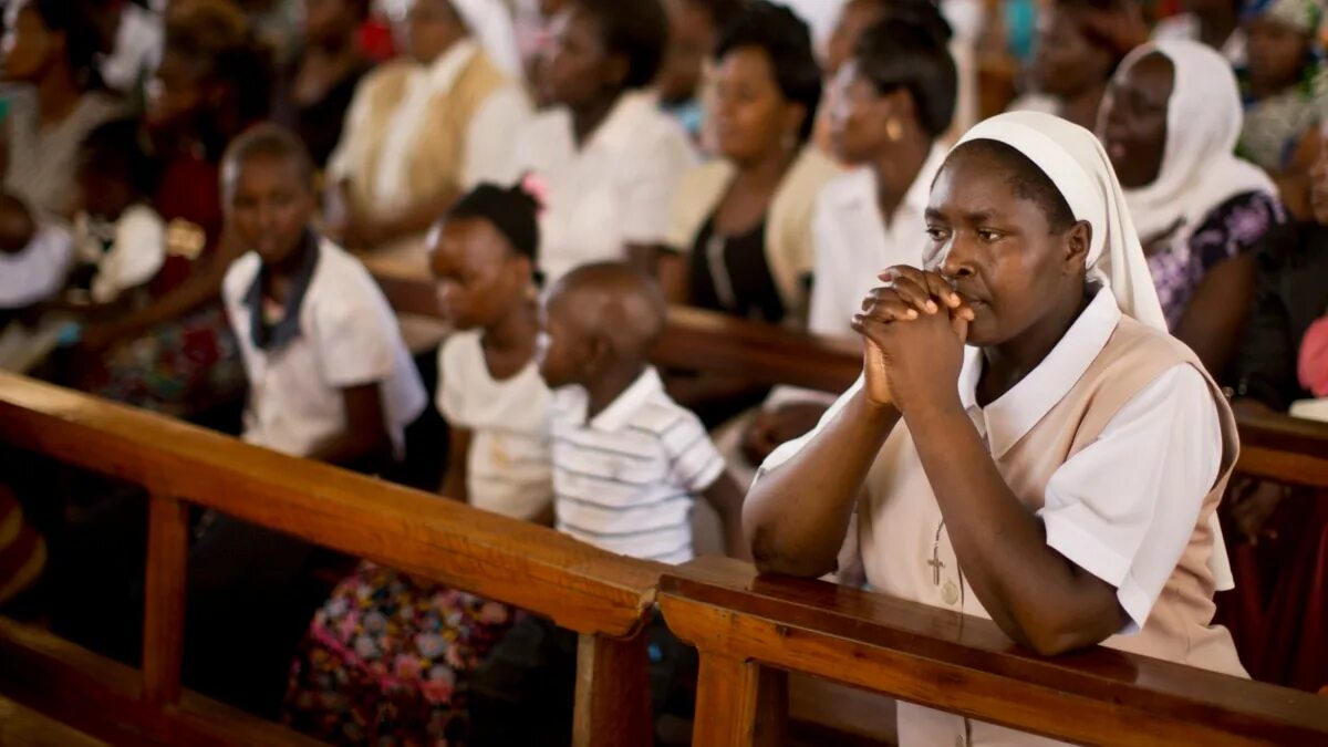 Кения вероисповедание. Христианство в танзании. Кения вероисповедание. Христиане в африке. Католики в кении.