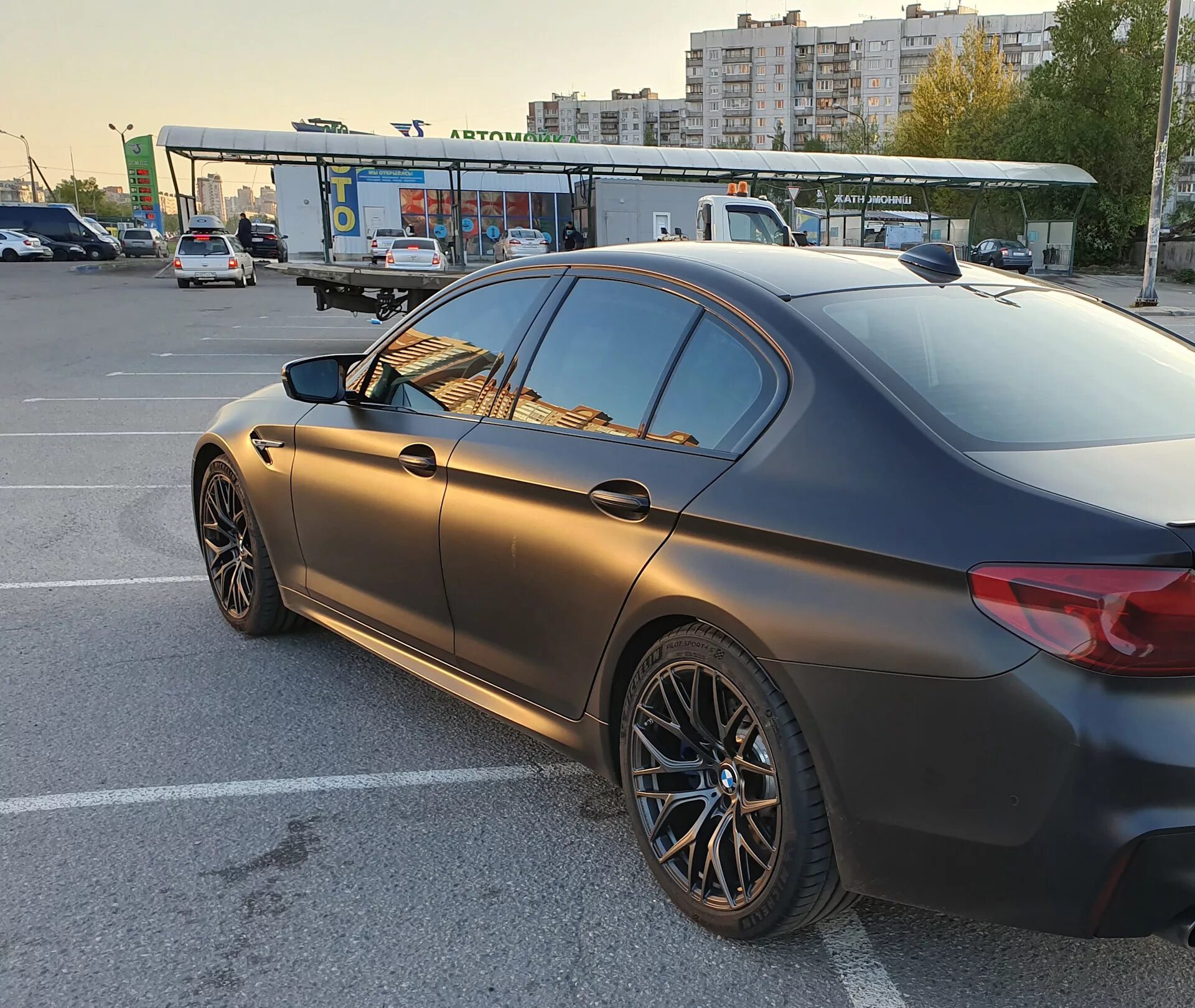 Колеса BMW m5 f90. BMW m5 f90 диски. Диски на БМВ м5 ф90. BMW m5 f90 Sepia Brown. Диски на м5