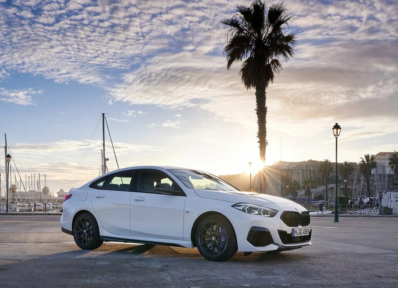 Auto est. 2020 BMW m235i Gran Coupe. BMW 2 m235i белая. BMW 2 Series Gran Coupe белый. Белая БМВ 2020 Рестайлинг.