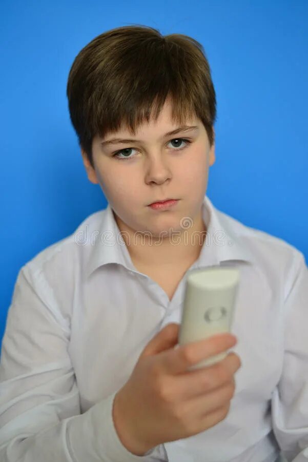 Мальчик вводит. Boy typing. Мальчик вводит. В этом мальчик который печатается на. Мальчишки на реке.